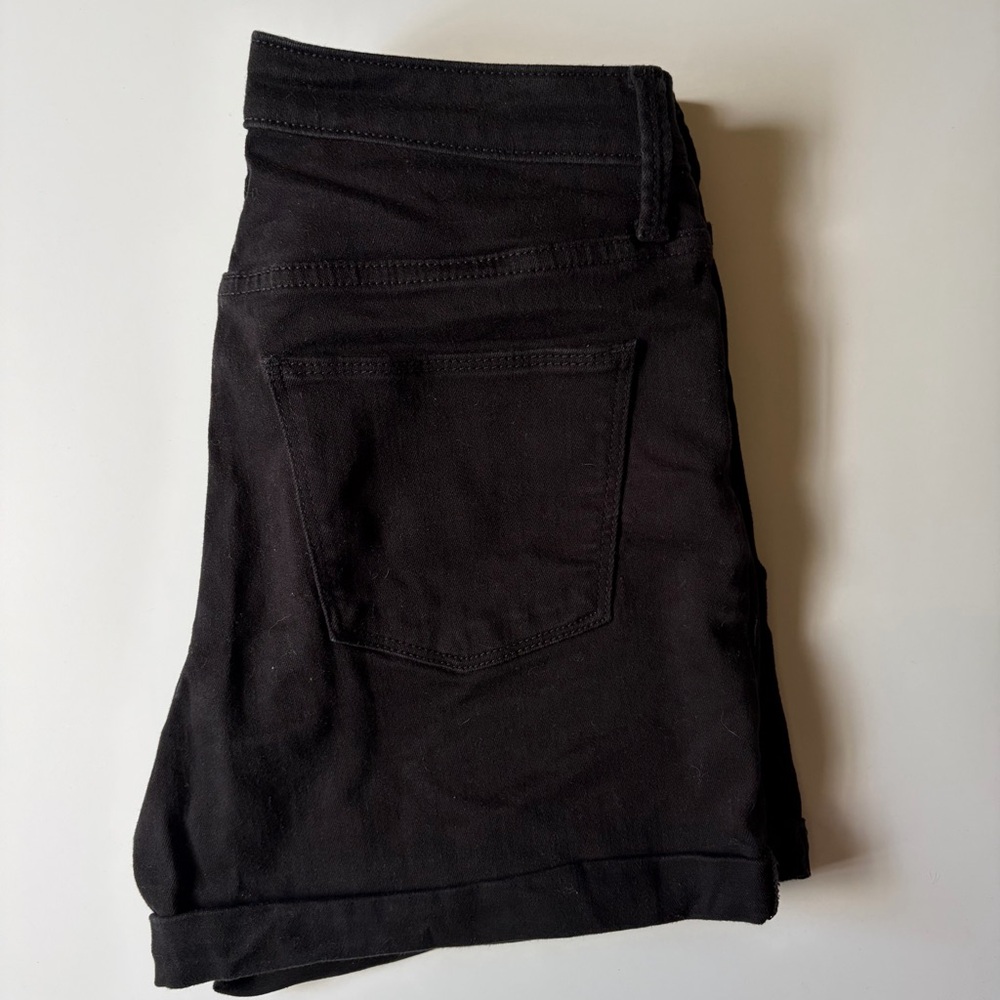 Universal Thread Shorts